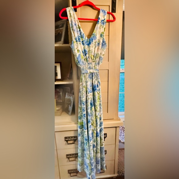 Floral Sleeveless Jumpsuit - Picture 8 of 12